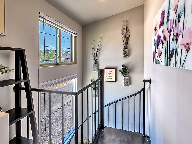 3039 E 3rd St #2 — Photo 35