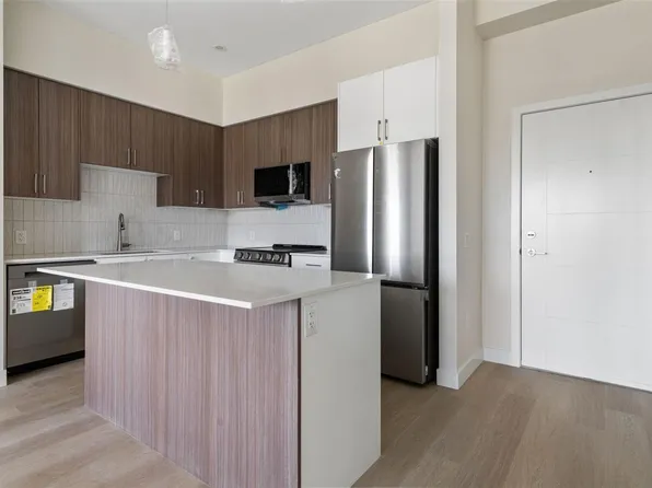 777 Station Ave #208, Langford, BC V9B 2S1