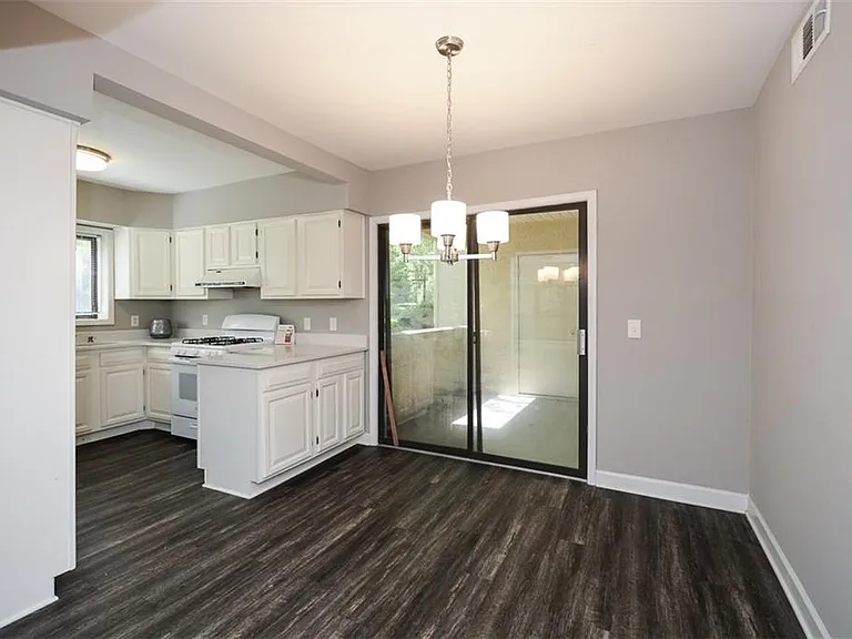 607 Lismore SE — Photo 12