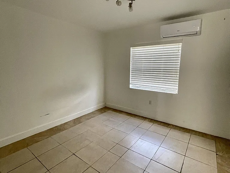 335 Georgia St #7 — Photo 4