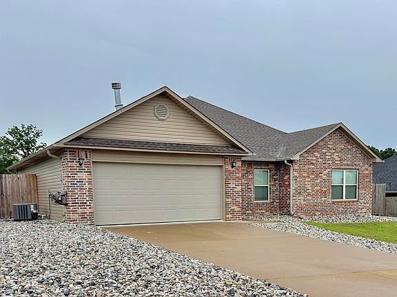 3rd image of 210 Hillshire Loop