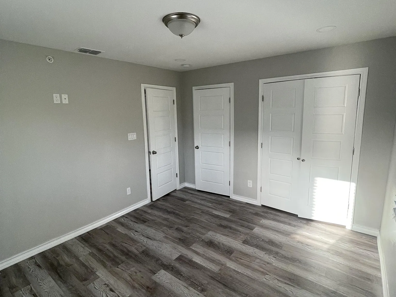 607 E Washington St — Photo 2