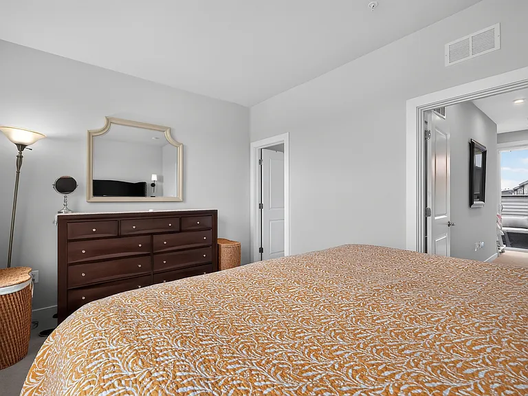 2554 Nicholson St — Photo 10