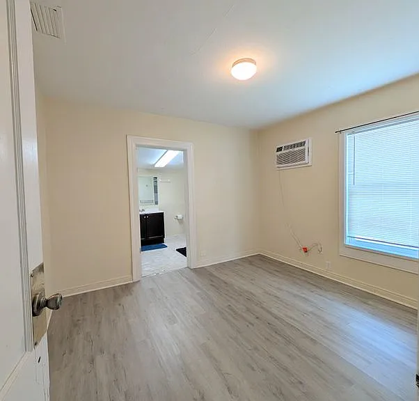 1200 W Kaley Ave — Photo 10