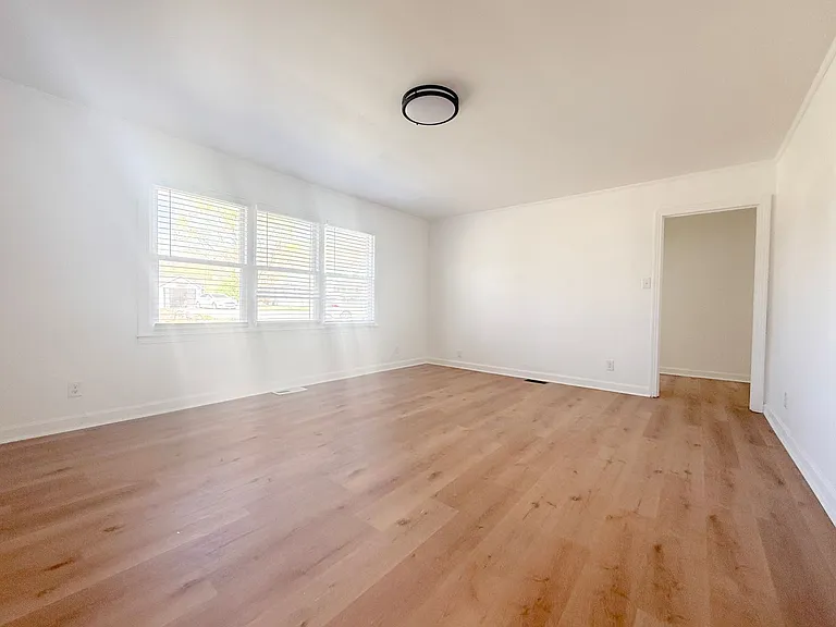 125 Woodland St — Photo 5