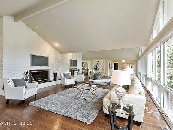 4th image of 383 Seven Pines Cir