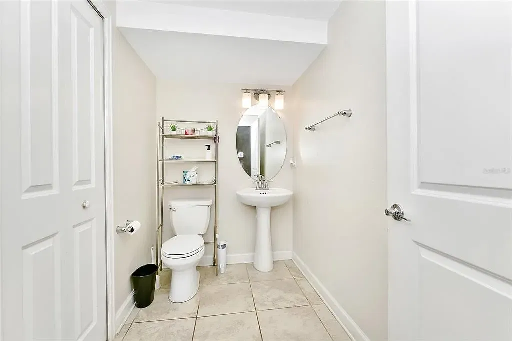 3 bed, 2.5 bath, 1897 sqft, $2,250 — Photo 2