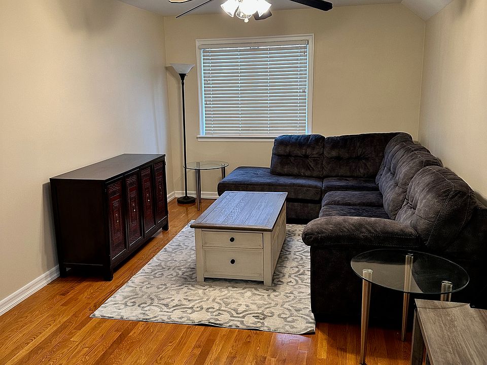 Living Room ( furnished if needed)