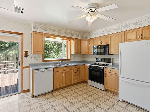 5th image of 906 Glenover Pl