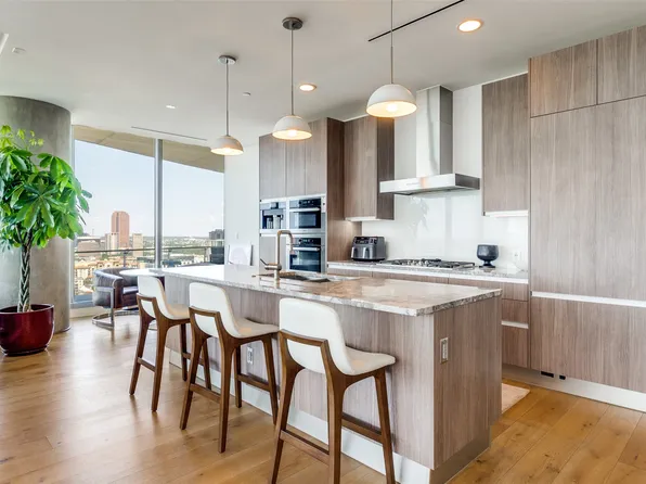 3130 N Harwood St #2304, Dallas, TX 75201