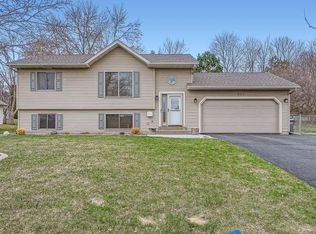 921 Eulaine Cir, Hammond, WI 54015