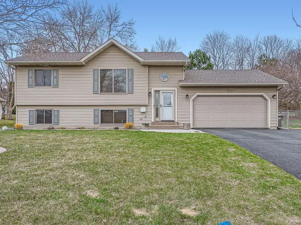 921 Eulaine Cir, Hammond, WI 54015