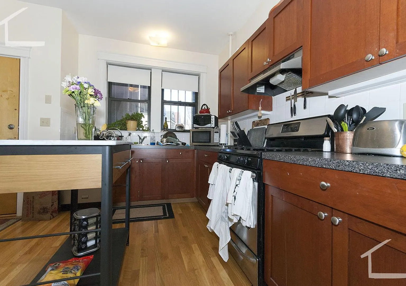 Renovated: Now with higher cei..... — Photo 3