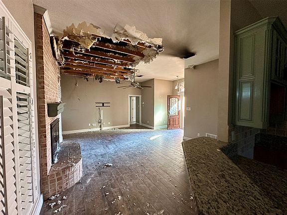 3rd image of 548 NW Wintercrest Rd