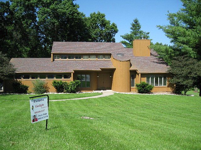 1st image of 1910 Meadowlane Dr