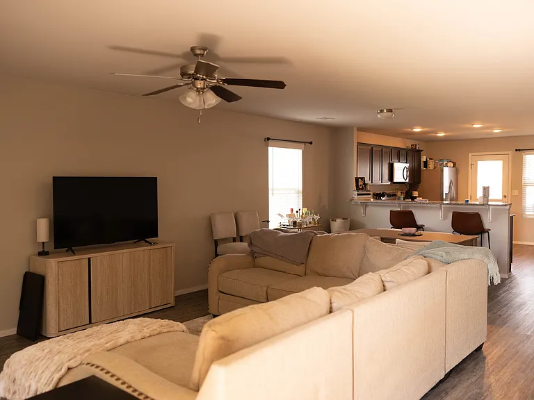 1324 S Morningside Dr — Photo 2