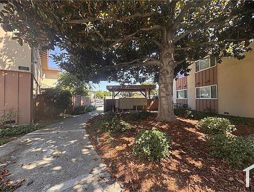 3rd image of 1369 Phelps Ave APT 12