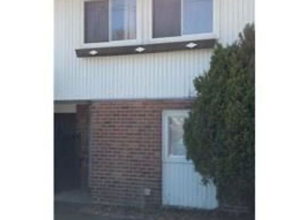 7 W Railroad Ave