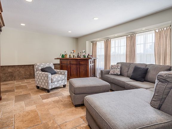 5th image of 16142 Villa Flores Dr