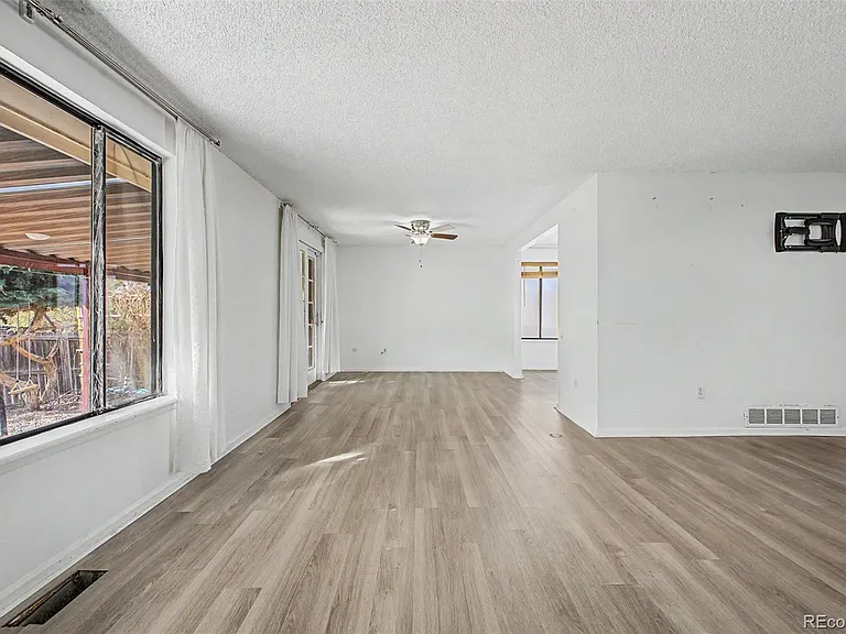 2757 S Salida St — Photo 7