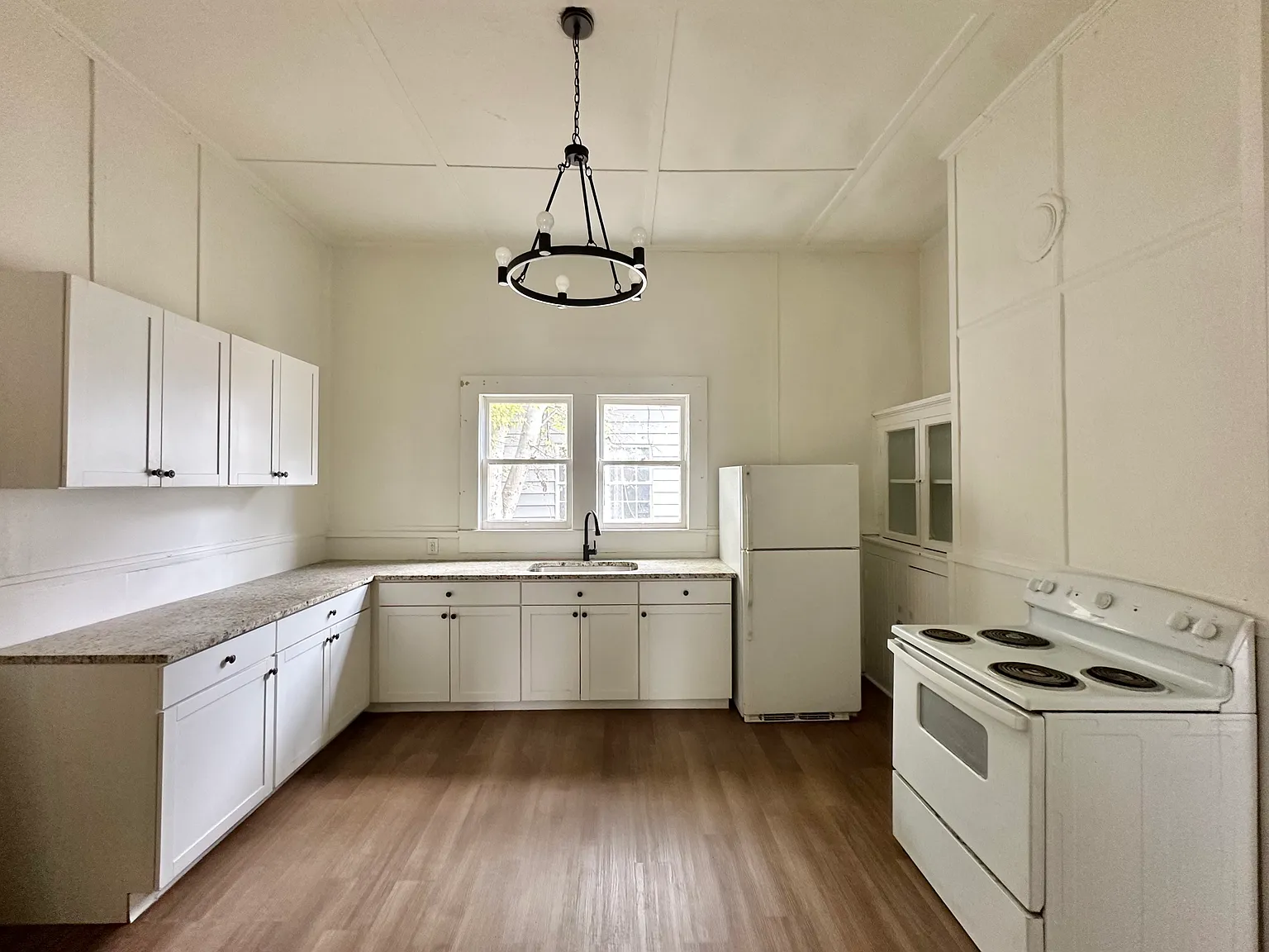 4 bed, 1231 sqft, $900 — Photo 2
