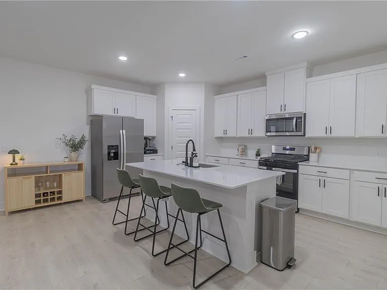 112 S Broyles Ave — Photo 6