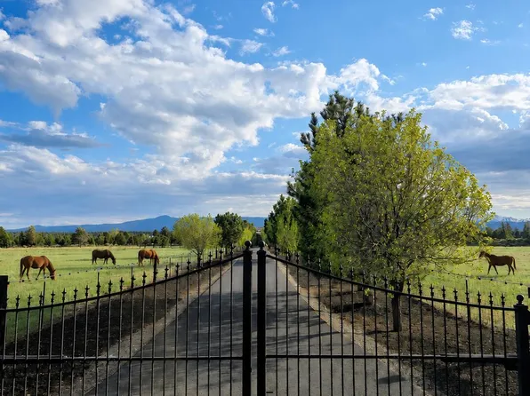 67167 Highway 20, Bend, OR 97703