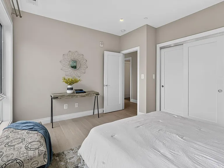 1102 Staples St NE #301 — Photo 12