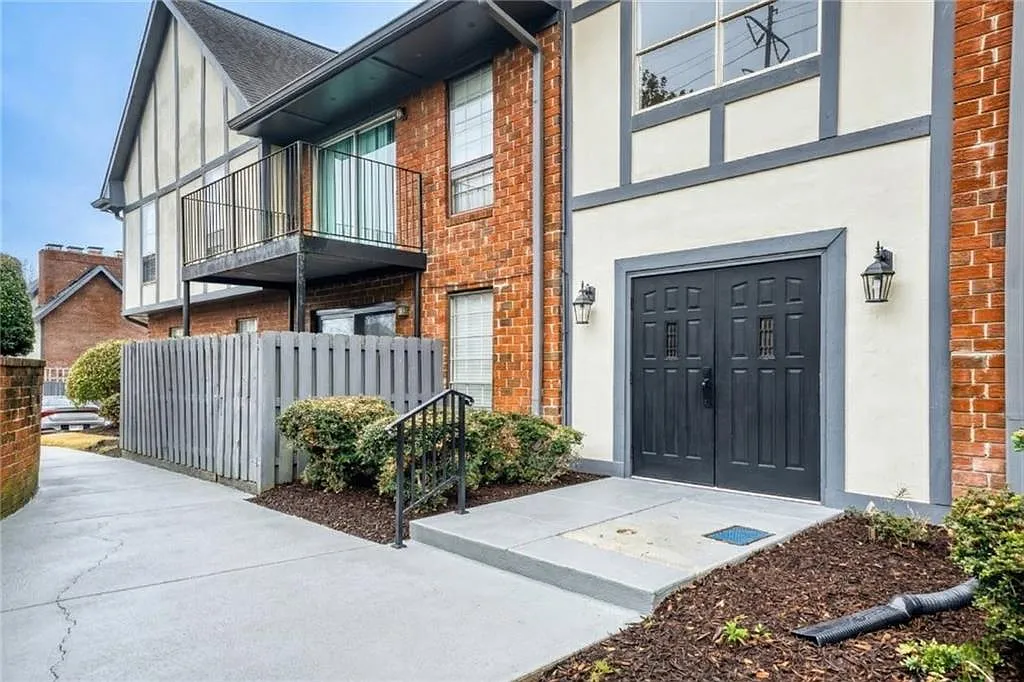 2 bed, 2.0 bath, 1253 sqft, $1,850 — Photo 2