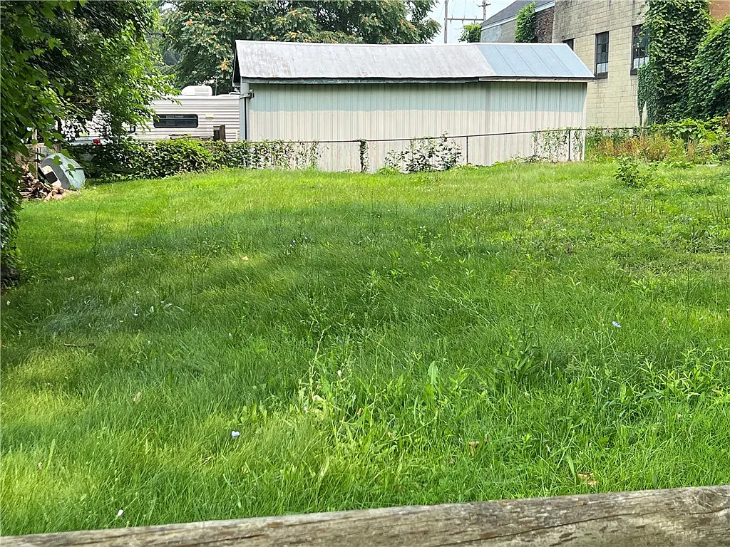 1111 Raspberry St photo 1