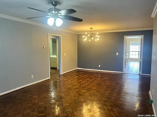 Windsor Court — Photo 2