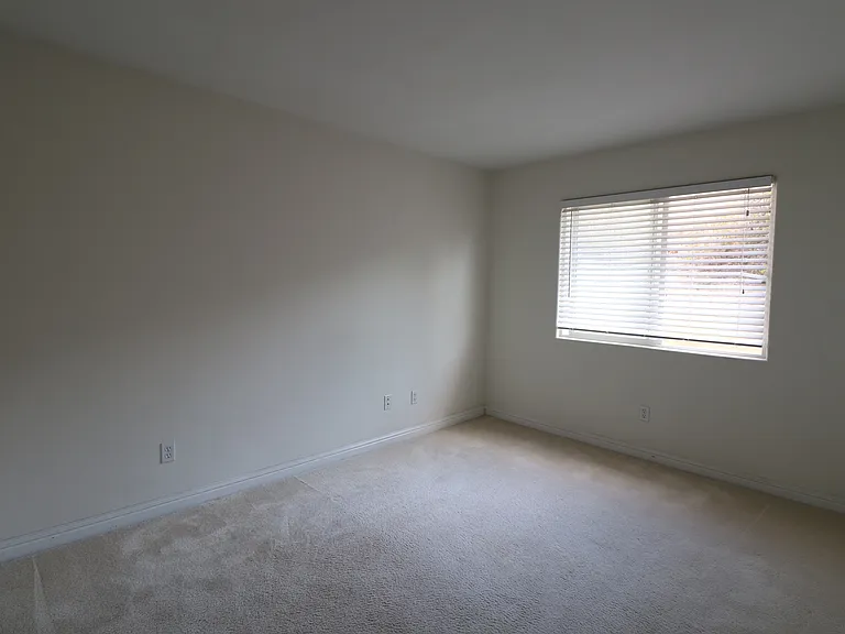 926 E Louisa Ter #A — Photo 2
