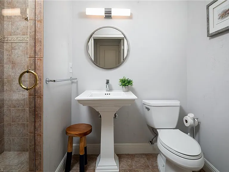 420 Palm Cir E — Photo 24