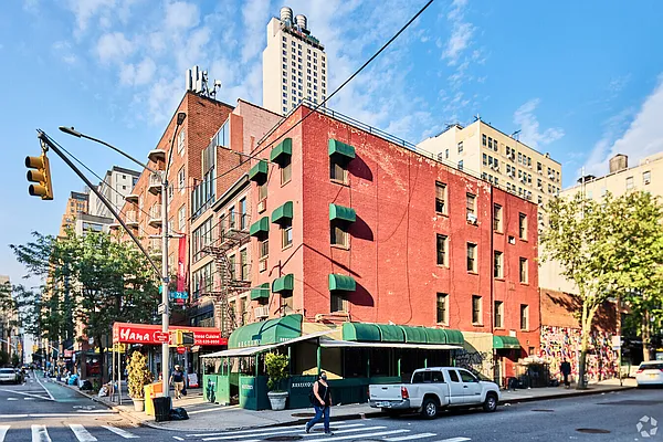 Rented by Compass | media 2