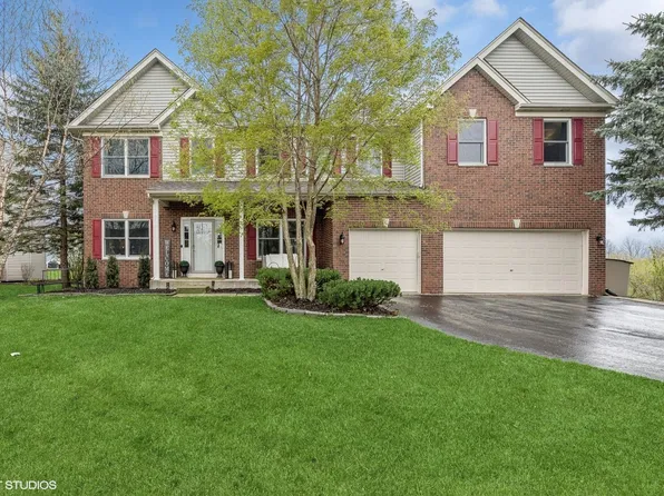 770 Crabapple Dr, Crystal Lake, IL 60014