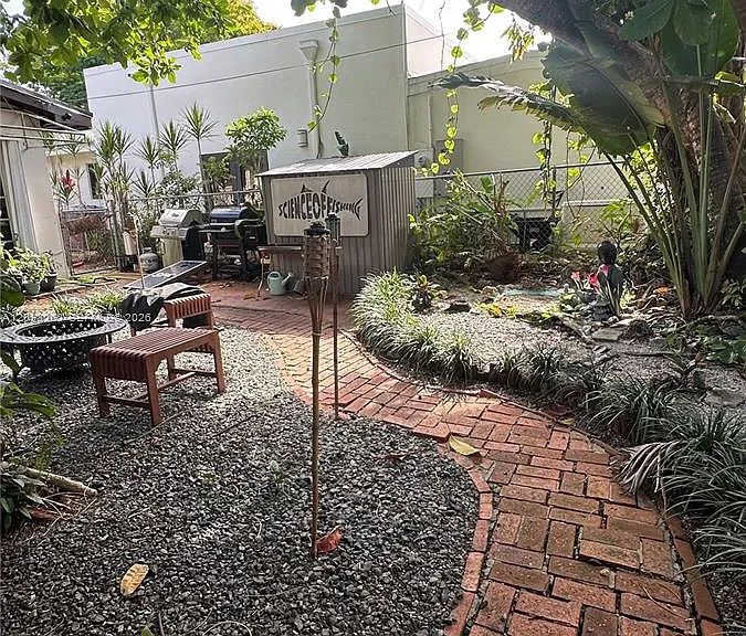 5804 SW 35th St — Photo 2