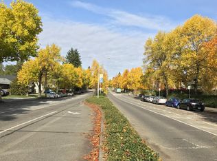 9511 College Way N, Seattle, WA 98103