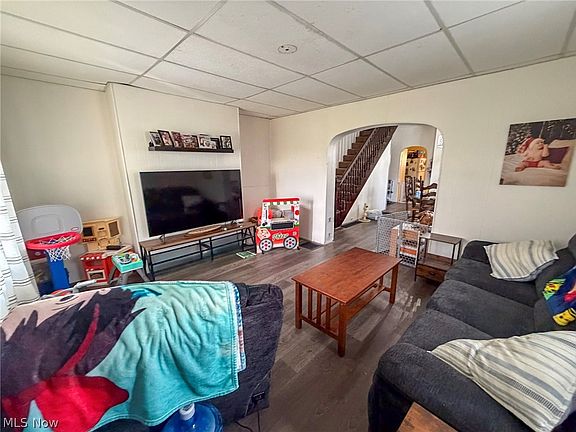 2nd image of 329 Summit Ave