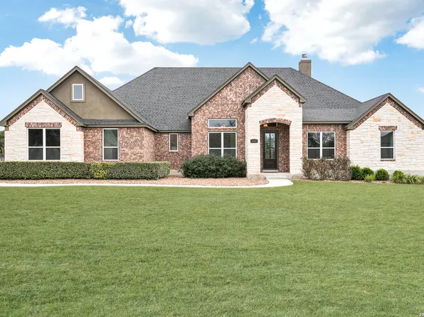 451 Stone Loop, Castroville, TX 78009