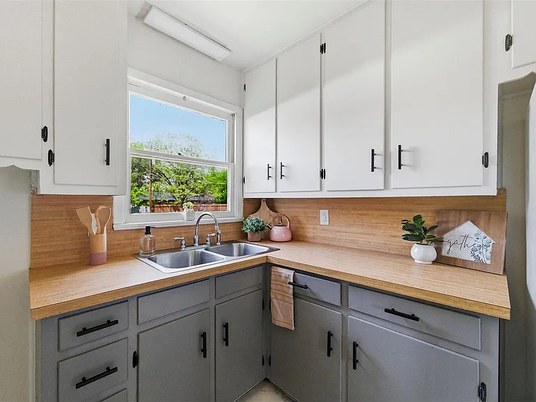 1308 Rose Ave — Photo 5