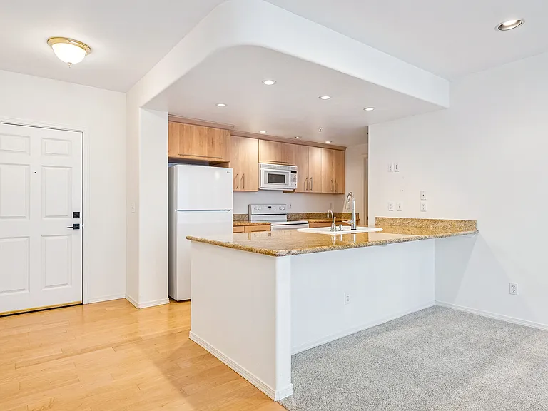 3221 SW Avalon Way #313 — Photo 5