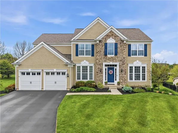 9031 Pathfinder Rd, Breinigsville, PA 18031