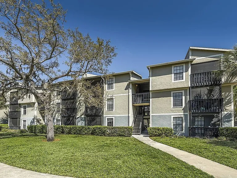 15422 Livingston Ave — Photo 8