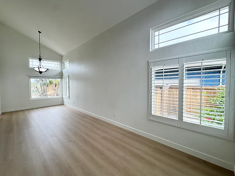 3413 Caseras Dr — Photo 3