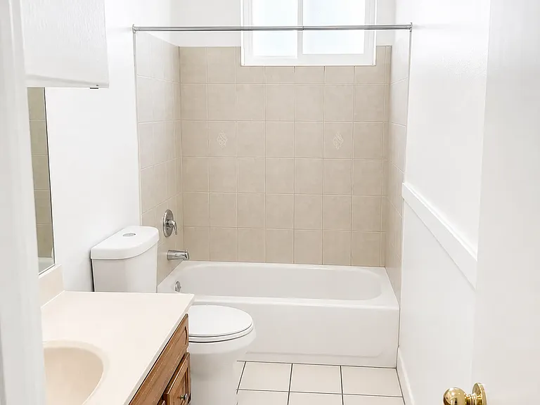 1124 W Huntington Dr #8 — Photo 3
