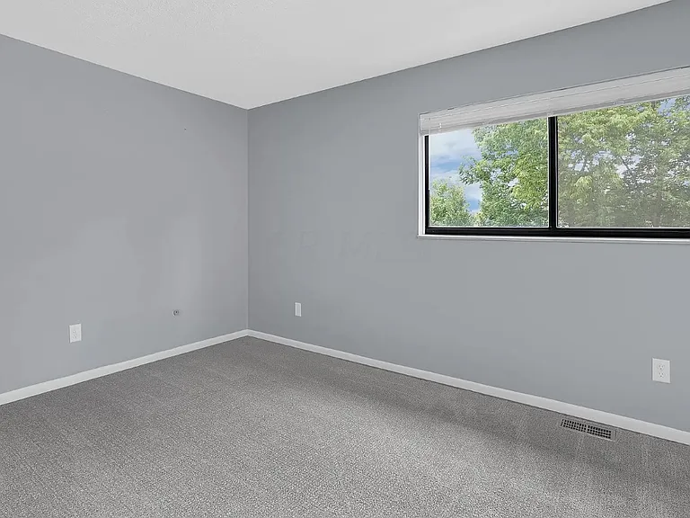 103 Lancelot Ln — Photo 12