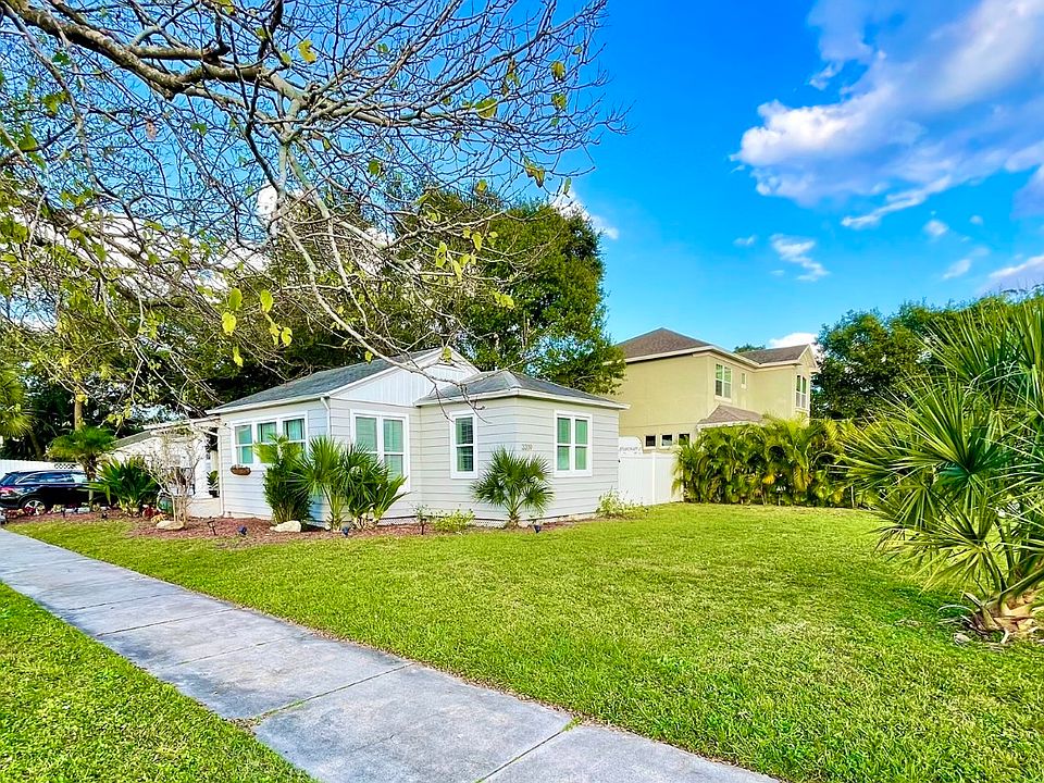 Huge Corner Lot Property 
House is 1750 square feet 
A must-see in person