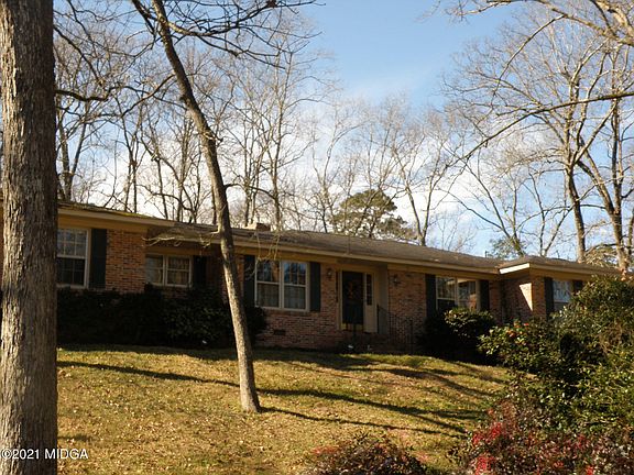 3rd image of 858 Fair Oaks Dr