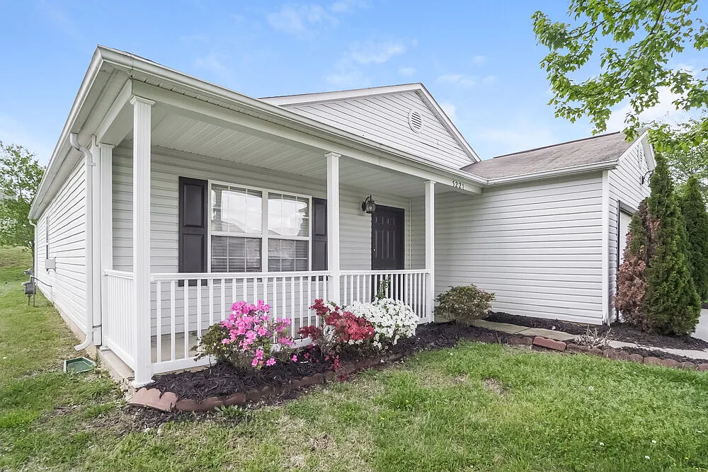 3 bed, 2.0 bath, 1534 sqft, $1,925 — Photo 3