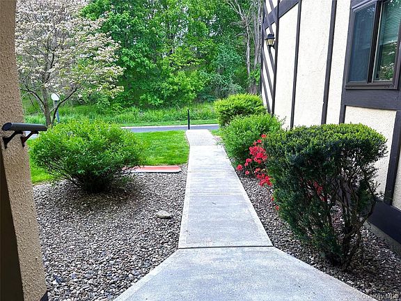 2nd image of 3 Loudon Dr Unit 6